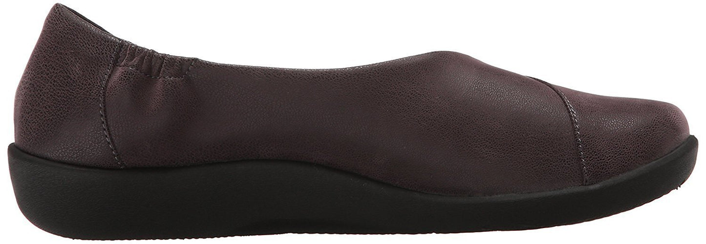 CLARKS Women's CloudSteppers Sillian Jetay Flat